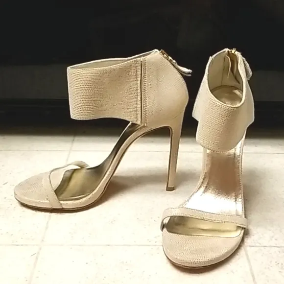 Like New STUART WEITZMAN strappy heels