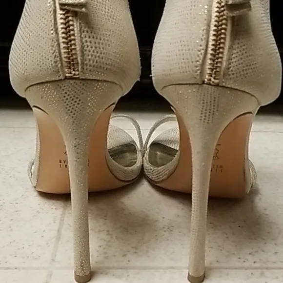 Like New STUART WEITZMAN strappy heels