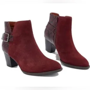 LIKE NEW Vionic Naomi Women's Suede Snake-Print Water-Resistant Boots Wine