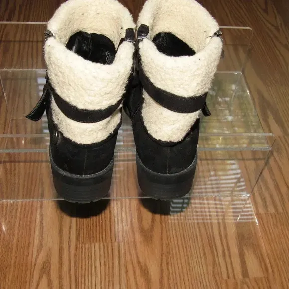 Liz Claiborne Black Zip Ankle Boots Booties Size 6