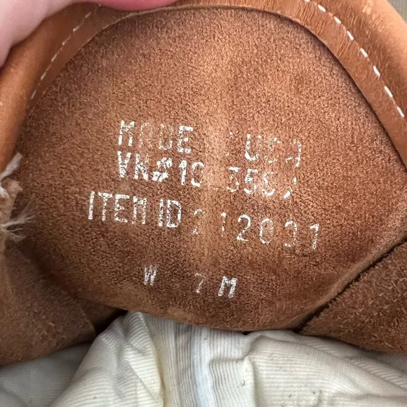 LL BEAN GORE-TEX BEAN BOOTS. Size Women’s 7 (DM)‎ men’s size 5