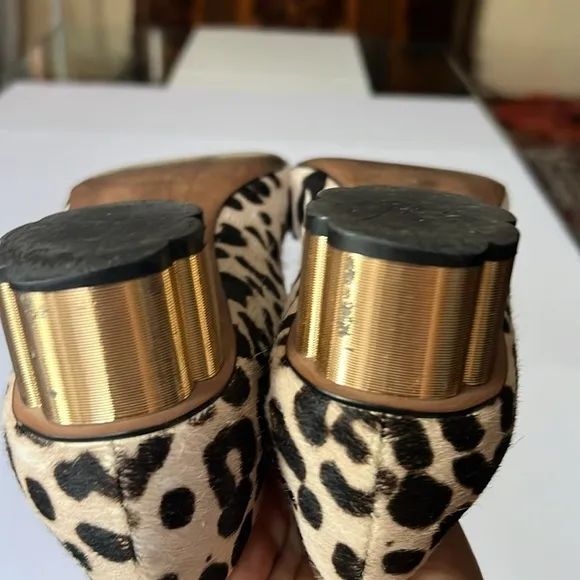 LÍNEA PAOLO  LEOPARD 🐆 block HEELS GOLD HEELS size9M. Slightly used.