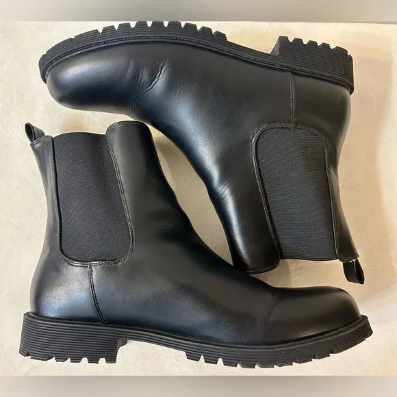 LOFT Fur Lined Chelsea Boots-Missy in Black Size 9