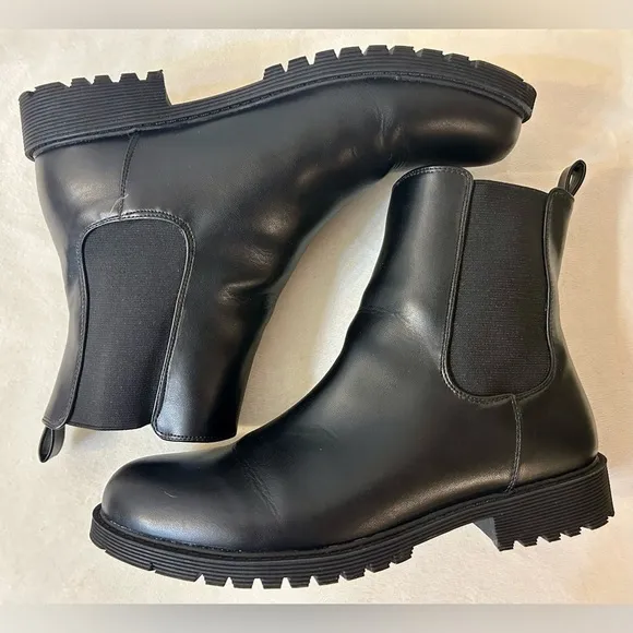 LOFT Fur Lined Chelsea Boots-Missy in Black Size 9