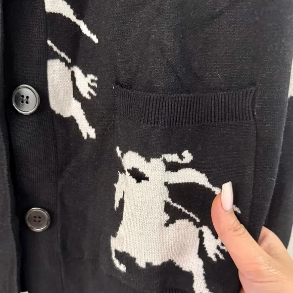 Long cardigans sweater in Black and white