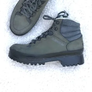 Lowa Vintage Leather Hiking Boots EUC Men's Sz 7, Womens Sz 7.5