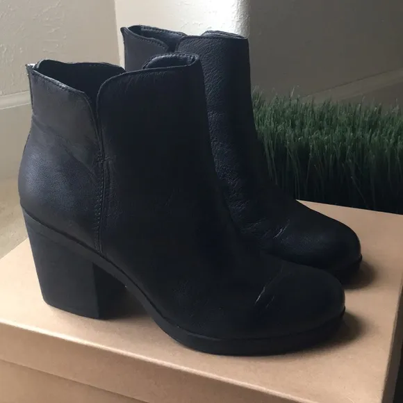 Lucky Brand Orsann healed leather boots