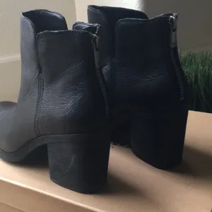 Lucky Brand Orsann healed leather boots