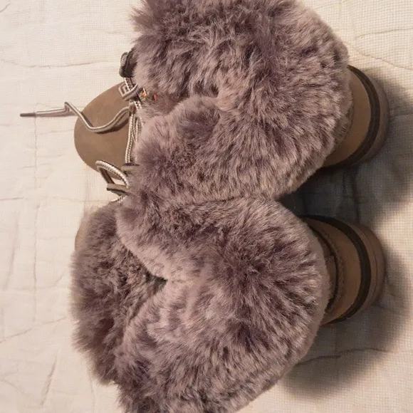 Lugz Flexastride Memory Foam fur boots