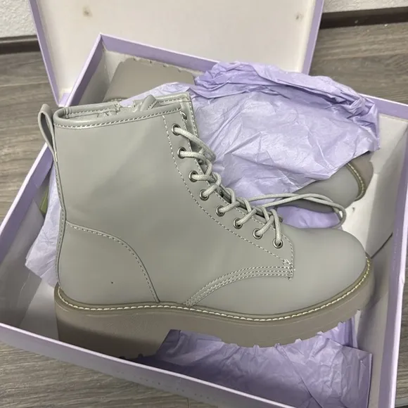 Madden Girl Womens Carra Faux Leather Lug Sole Ankle Boots