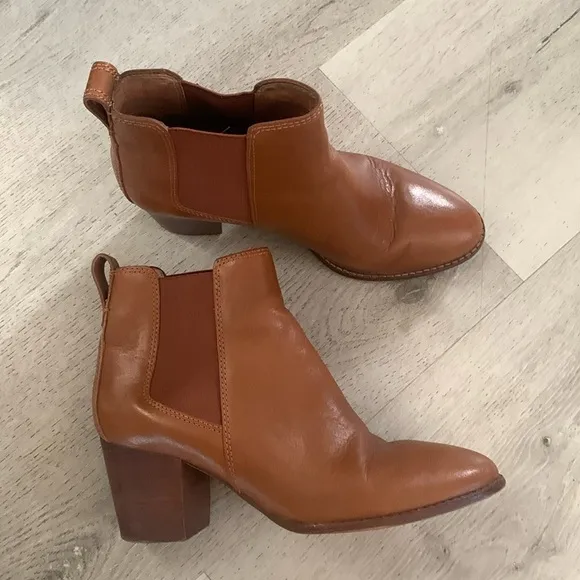 MADEWELL Regan boot pull on Boots Size 8.5 Saddle BROWN Booties Short Heeled