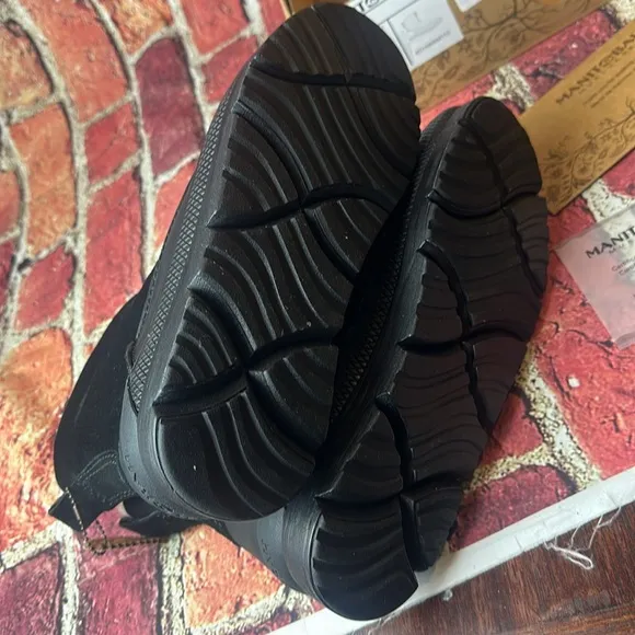 Manitobah Black Winter Boots