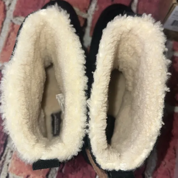 Manitobah Black Winter Boots