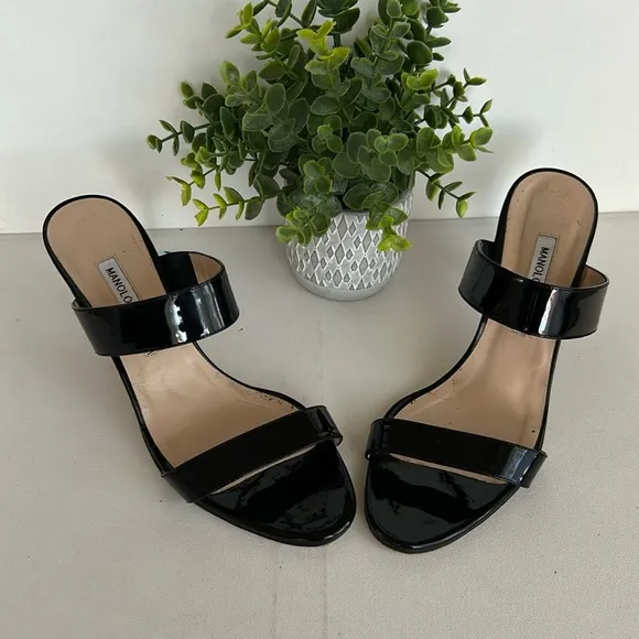 MANOLO BLAHNIK double strap patent heels