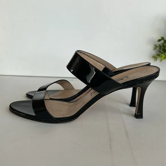 MANOLO BLAHNIK double strap patent heels