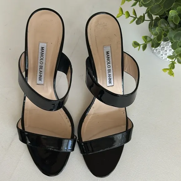 MANOLO BLAHNIK double strap patent heels