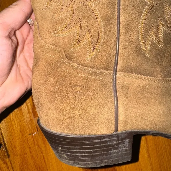 Men’s Ariat Long boots.