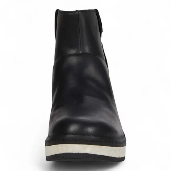 Merrell Halendi Bluff Ankle Boot in Black NWT