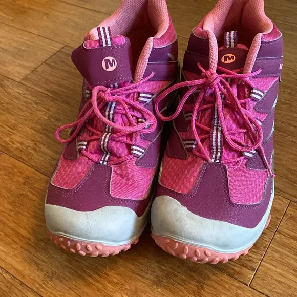 Merrell women’s hiking shoes - waterproof - pink/ purple - size 7 - lace up
