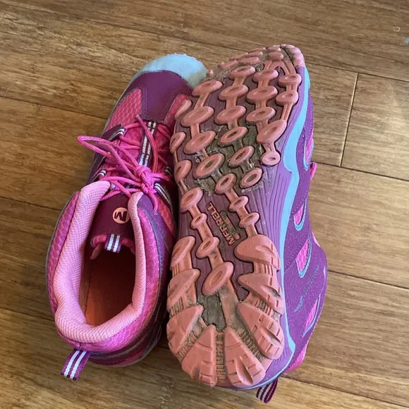 Merrell women’s hiking shoes - waterproof - pink/ purple - size 7 - lace up