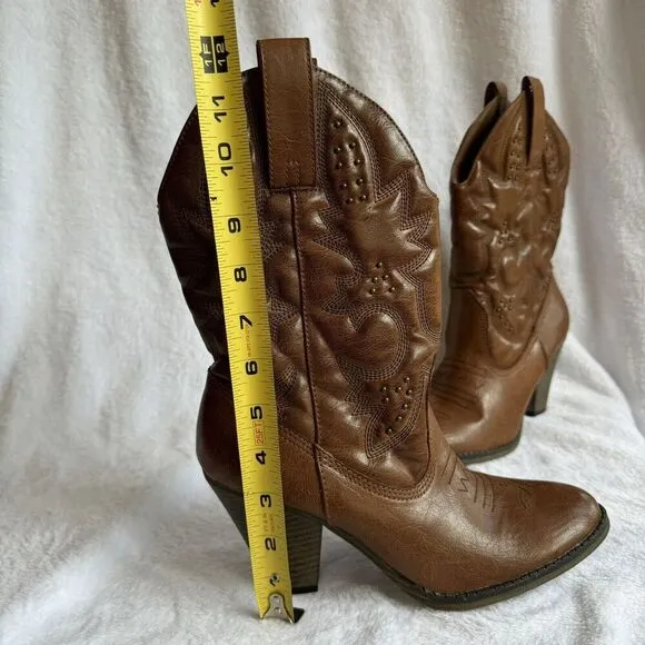 MIA LaRue Cowboy Boots High Heels Scroll Line Studded Women Shoes Sz 8M C21140A