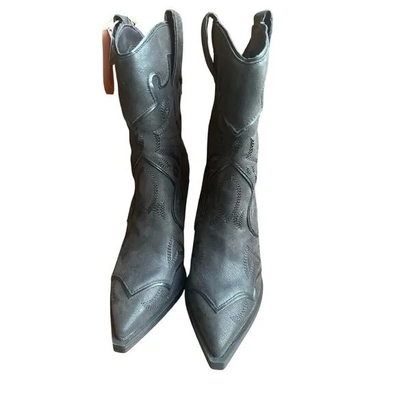 MIA Wilda Pointy Toe Short Western Boots in Black. Size-8M