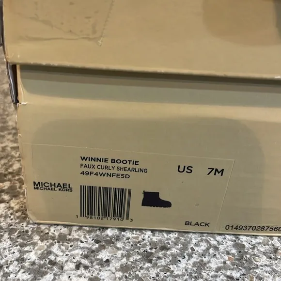 Michael Kors Cozy Winnie Bootie Shearling Black NIB