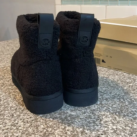 Michael Kors Cozy Winnie Bootie Shearling Black NIB