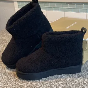 Michael Kors Cozy Winnie Bootie Shearling Black NIB