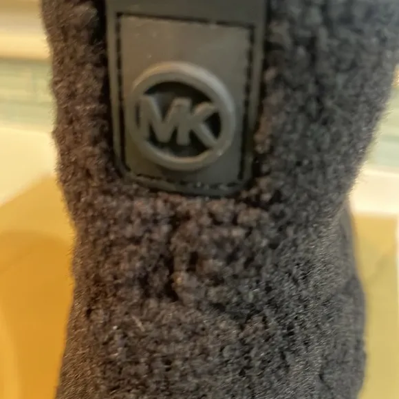 Michael Kors Cozy Winnie Bootie Shearling Black NIB