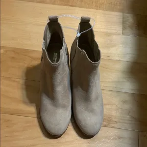 Michael Michael Kors Evaline Heeled Bootie