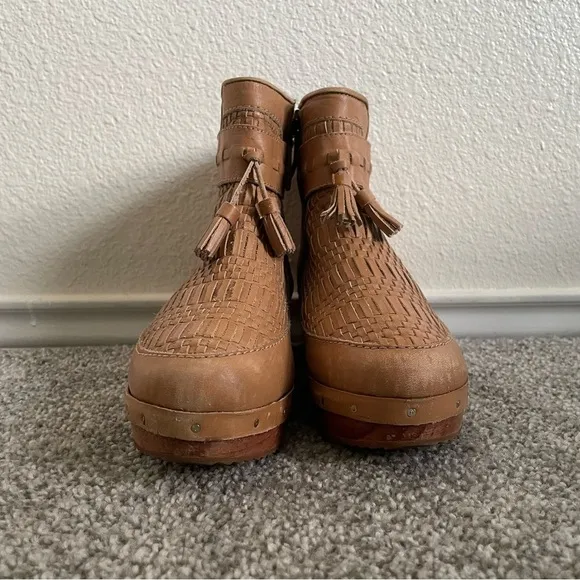 Miista Ankle Boots Women’s 8.5/ EU 39 Tan Woven Leather Low Platform Wooden Heel