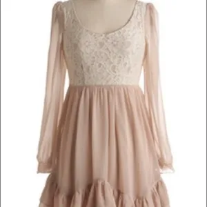 Minuet Long Sleeve Lace Dress (NWT)