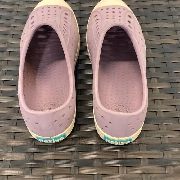 Native Jeffersons shoes, kid size junior 2
