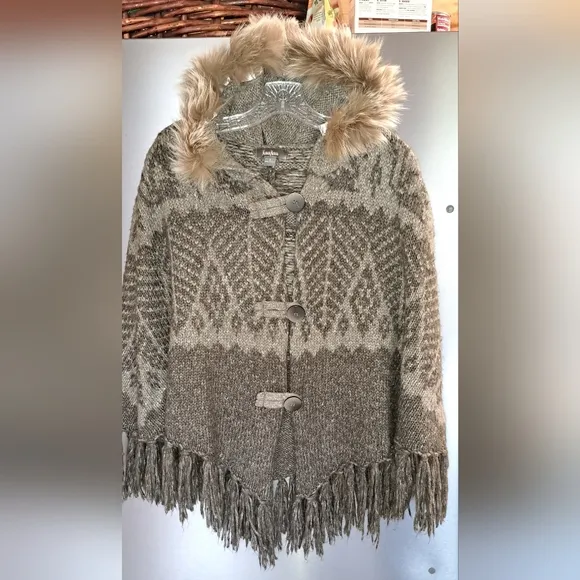 Neiman Marcus Shawl Poncho Fox Fur Hood Trimming Cozy Winter Tassled Small