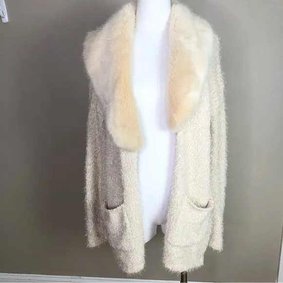 Neutral cream cozy chenille cardigan sweater with faux fur removable collar S