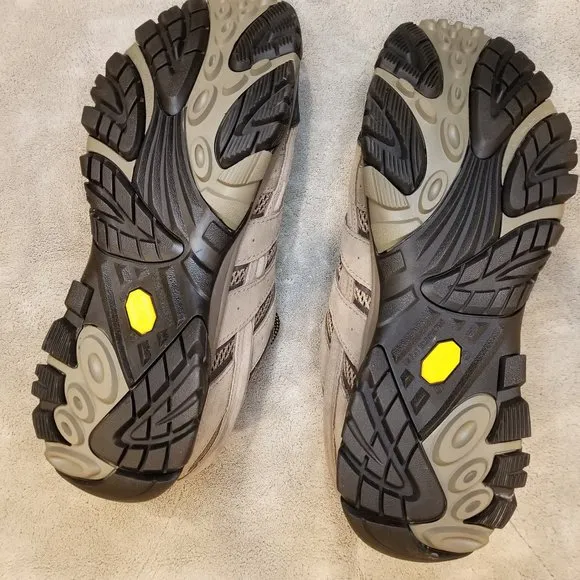 Never Hiked in Walnut Merrell Moab 2 Vent Low Hiking Shoes for Men