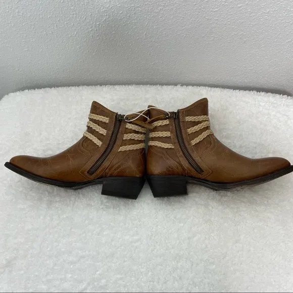 NEW Ariat Ladies Circuit Sage Western Ankle Boots size 6.5