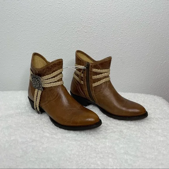 NEW Ariat Ladies Circuit Sage Western Ankle Boots size 6.5