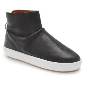NEW BEEK jaeger boots in black