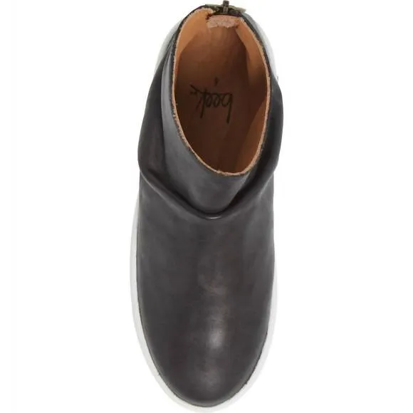 NEW BEEK jaeger boots in black