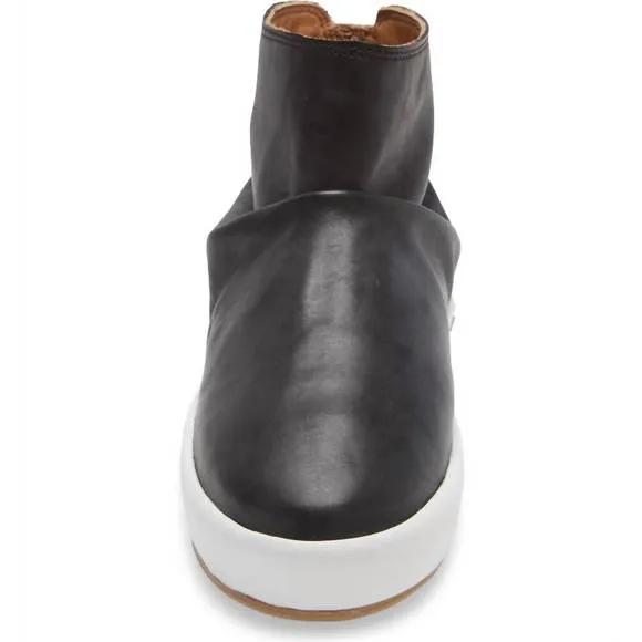 NEW BEEK jaeger boots in black