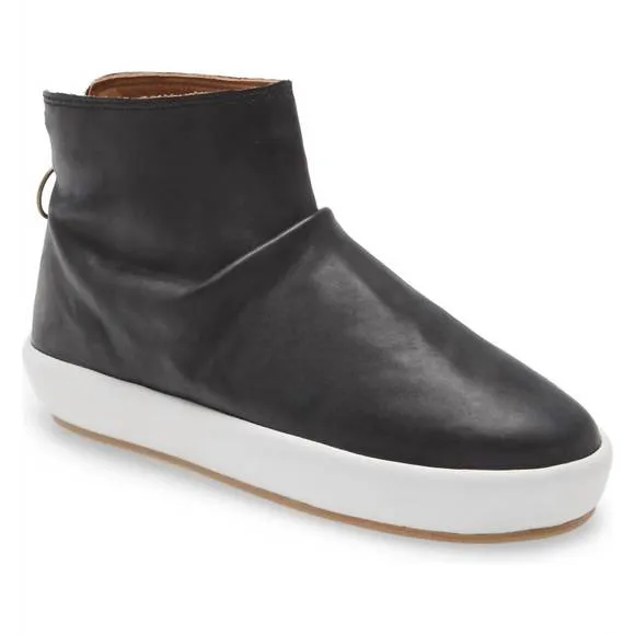NEW BEEK jaeger boots in black