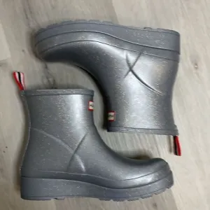 NEW- HUNTER- Women's Play Short Cosmic Rain Boots-silver sparkle- Size 9