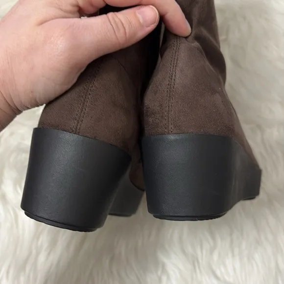 NEW In Box Aerosoles Cecina Java Faux Suede Brown Wedge Boots Size 6