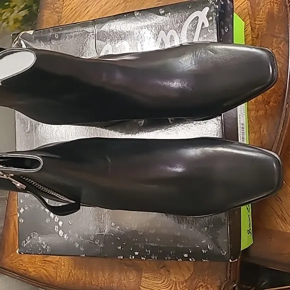 New in box! Sam Edelman Carlysle Womens 10.5 black leather heel ankle boots