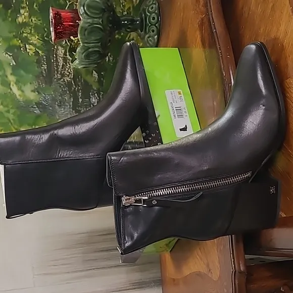 New in box! Sam Edelman Carlysle Womens 10.5 black leather heel ankle boots