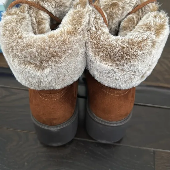 NEW IN BOX WHITE MOUNTAIN BROWN FAUX FAUR LINED BOOTS SIZE 9