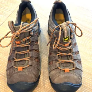 New Keen Men's Voyageur Mid Height Breathable Hiking Boots Sz 8 1/2 Brown/Orange