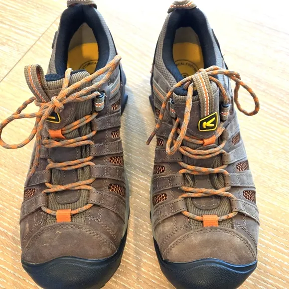 New Keen Men's Voyageur Mid Height Breathable Hiking Boots Sz 8 1/2 Brown/Orange